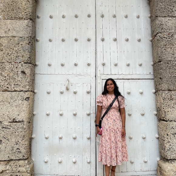 Meet your Posher, Lina - Picture 1 of 1